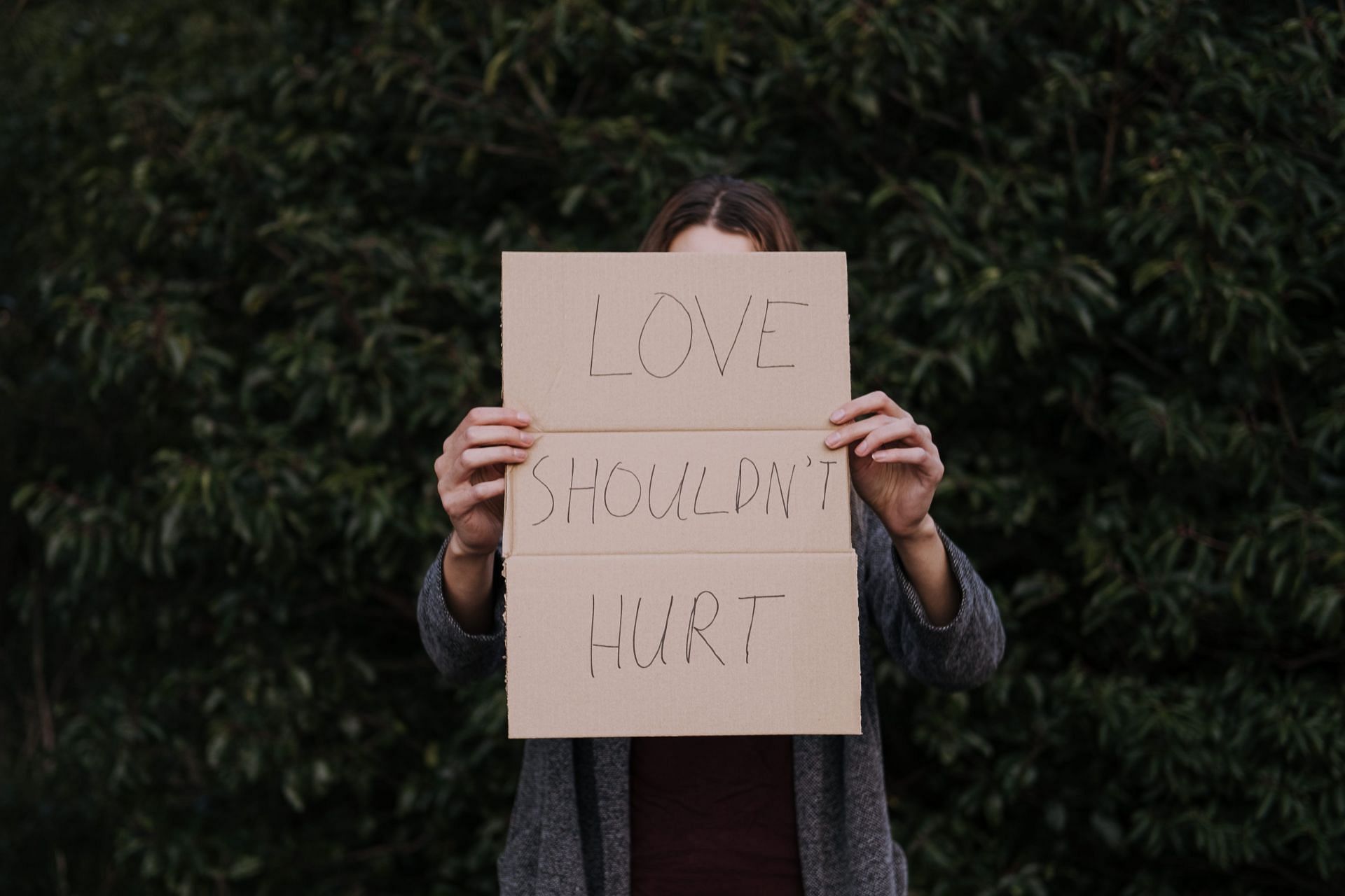 Sometimes love can hurt, we need to protect ourselves from gaslighting. (Image via Pexels/ Anete Lusina)