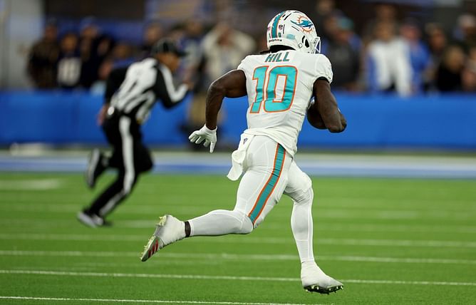 WATCH: Tyreek Hill picks up fumble and scores one of the most bizarre TDs of the 2022 NFL season