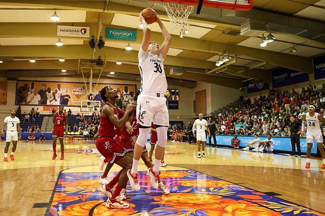 Cincinnati vs Bryant Prediction, Odds, Line, Pick, and Preview: December 4 | 2022-23 NCAA Basketball Season