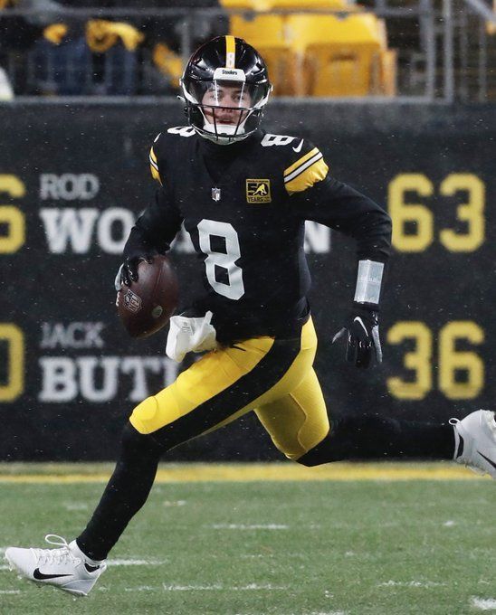 Raiders show some of their old swagger as they blow past the Steelers  behind Derek Carr's 2 TD passes 