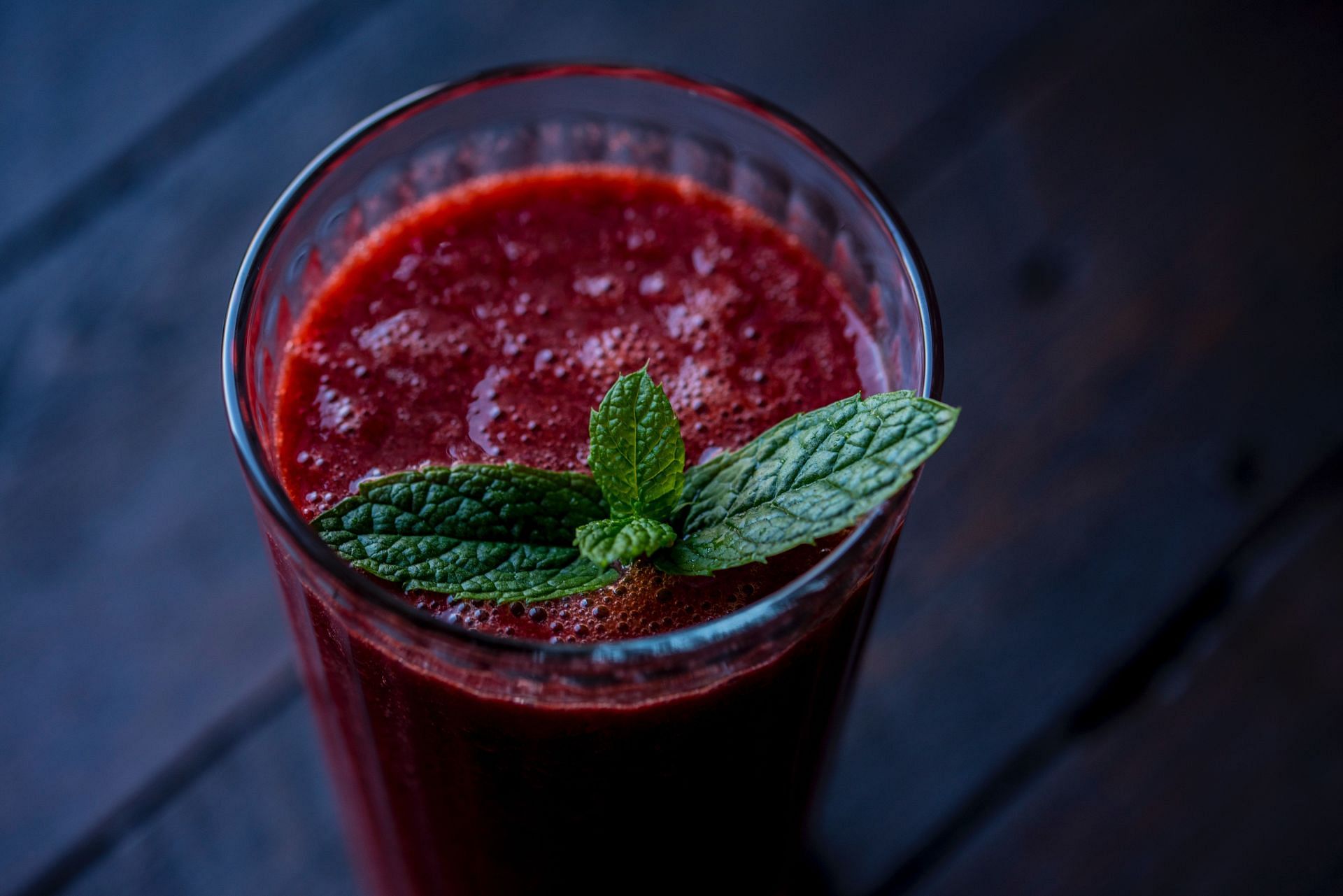 Smoothies can provide nutrients from fruits and vegetables (Image via Unsplash/Joanna Kosinska)