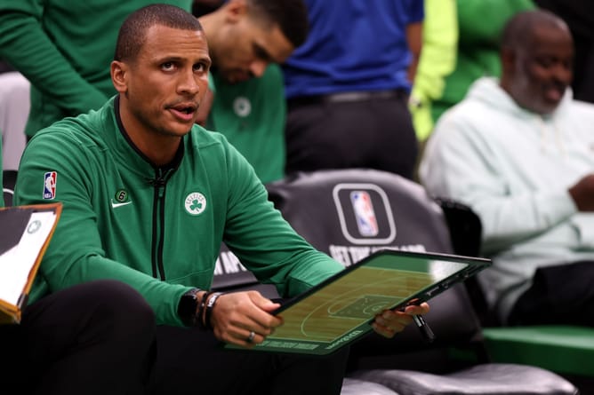 Grant Williams on Joe Mazzulla’s unconventional coaching style: “He calls a timeout and sometimes he doesn’t even say any words