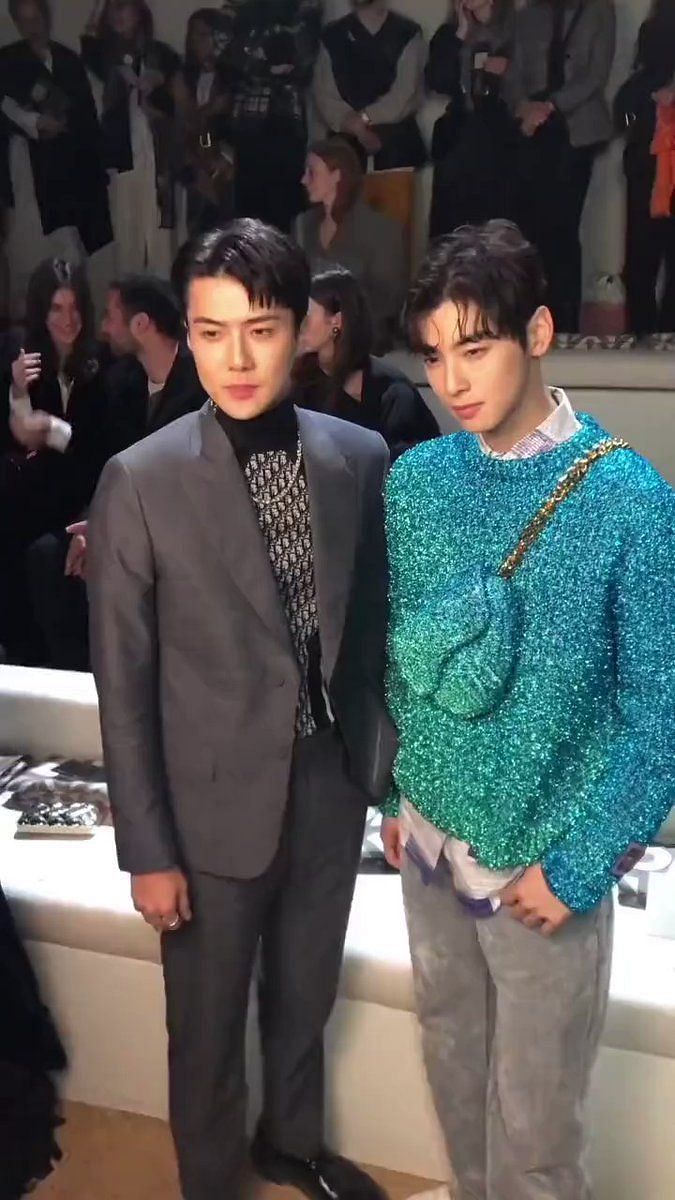 ASTRO's Cha Eun Woo Poses With Naomi Campbell, Robert Pattinson, And More  At Dior's Fashion Show In Egypt