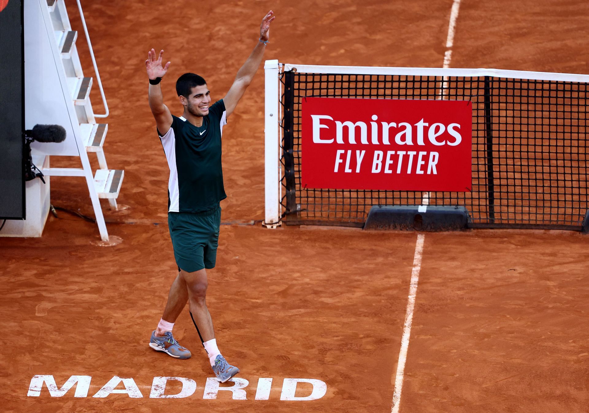 Alcaraz celebrates his win over the Serb at the Mutua Madrid Open