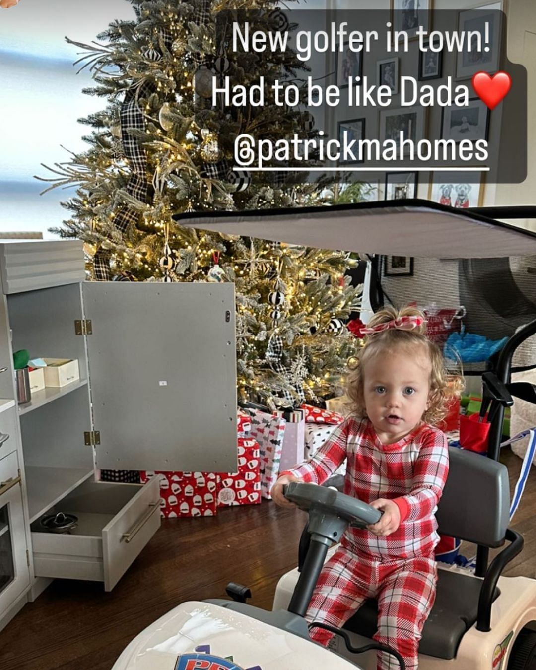 Patrick Mahomes, Brittany Matthews enjoy kid's 1st Christmas