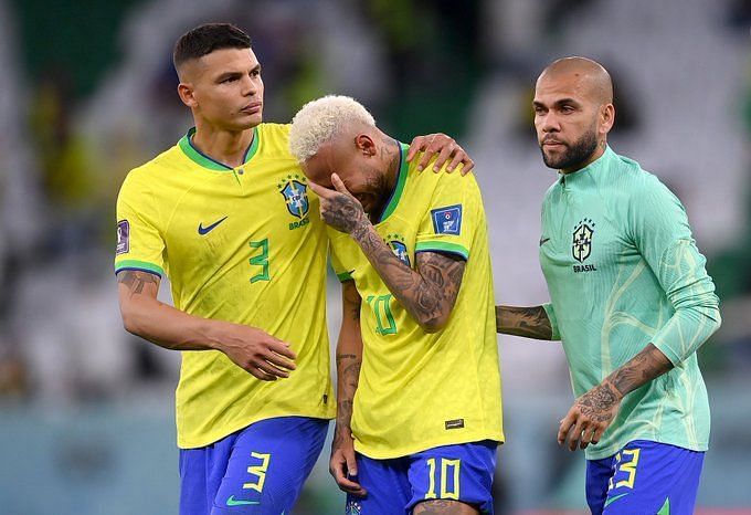 Two Real Madrid legends! Casemiro and Luka Modric swap shirts at half time  during Croatia-Brazil World Cup quarter-final clash