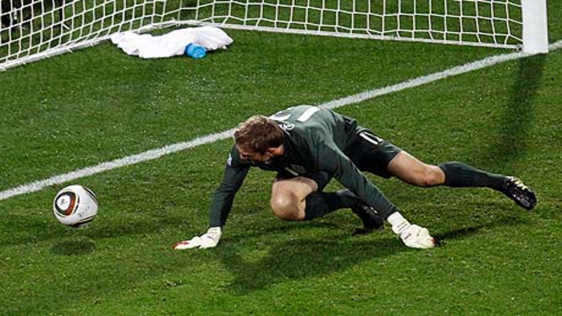 England goalkeeper Rob Green making an error vs the USA