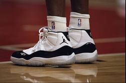 Why did Michael Jordan's jersey number change from 23 to 45 during his second Chicago Bulls stint