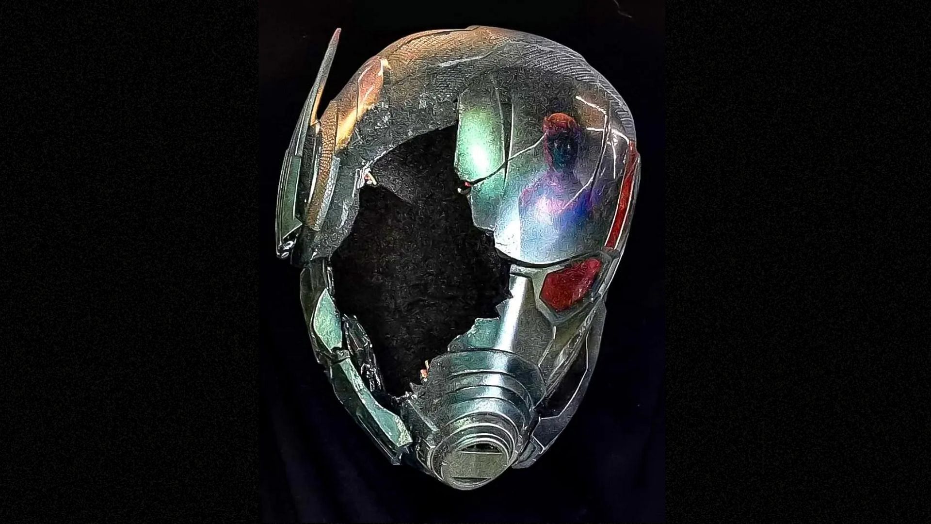 Scott&#039;s wrecked helmet (image via Marvel)