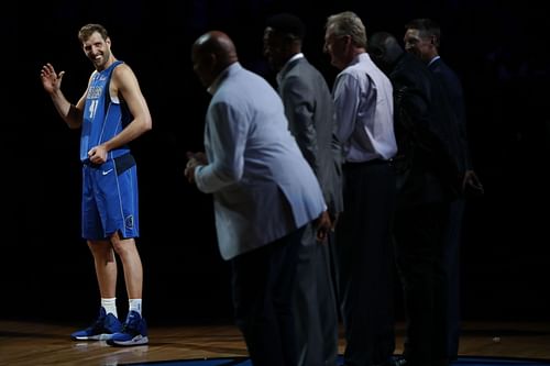 Charles Barkley and Dirk Nowitzki played against each other in six NBA games (Image via Getty Images)