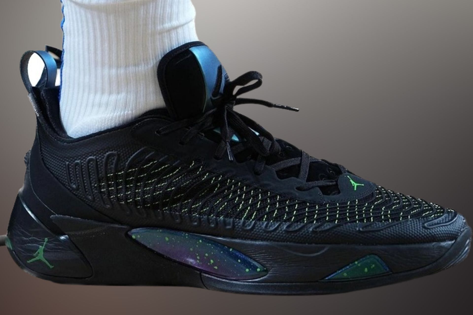 Here&#039;s a detailed look at the expected Black/Neon iteration (Image via Nike)
