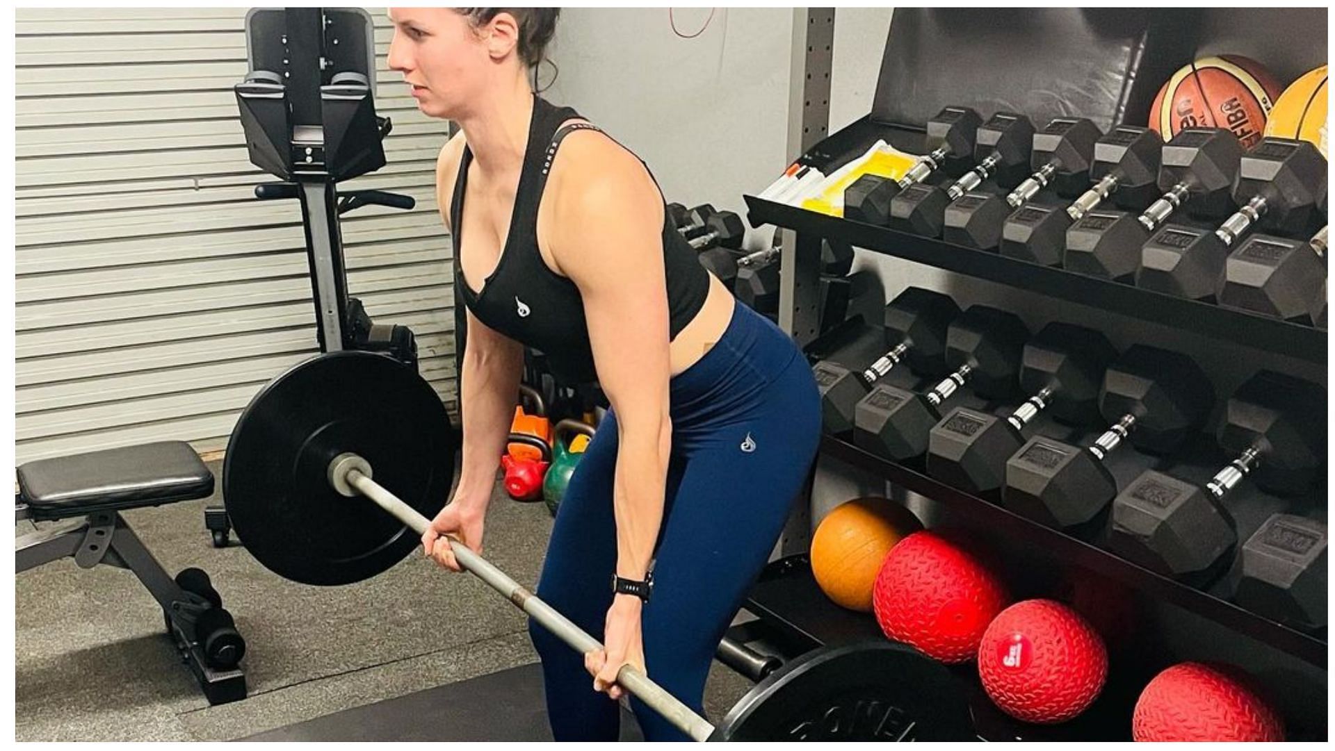 The Yates Row is ideal for targeting the lower lats and biceps (Image via Instagram @healthandwellness_shellangliss)