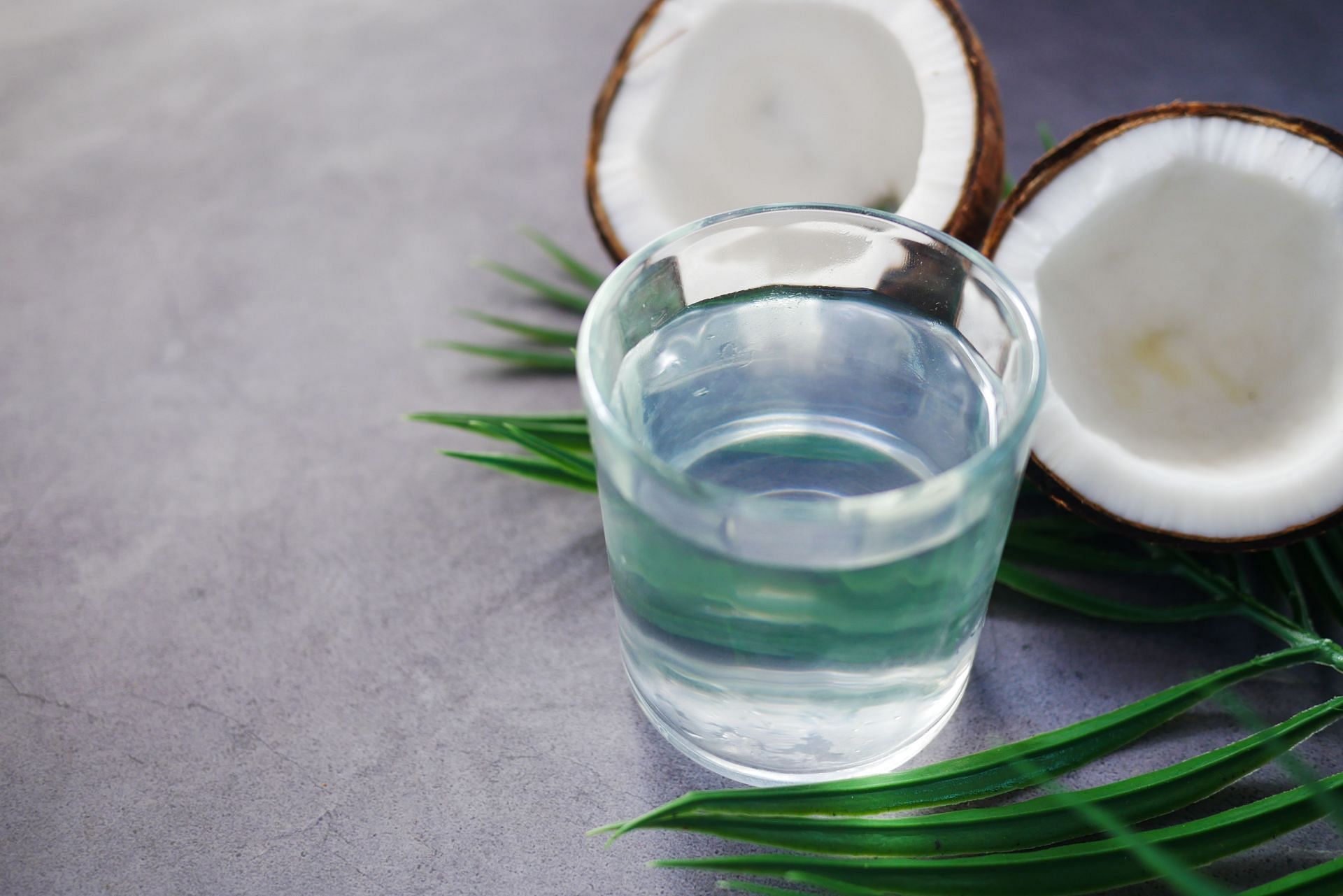 Top health benefits of coconut water (Image via Unsplash/Towfiqu barbhuiya)