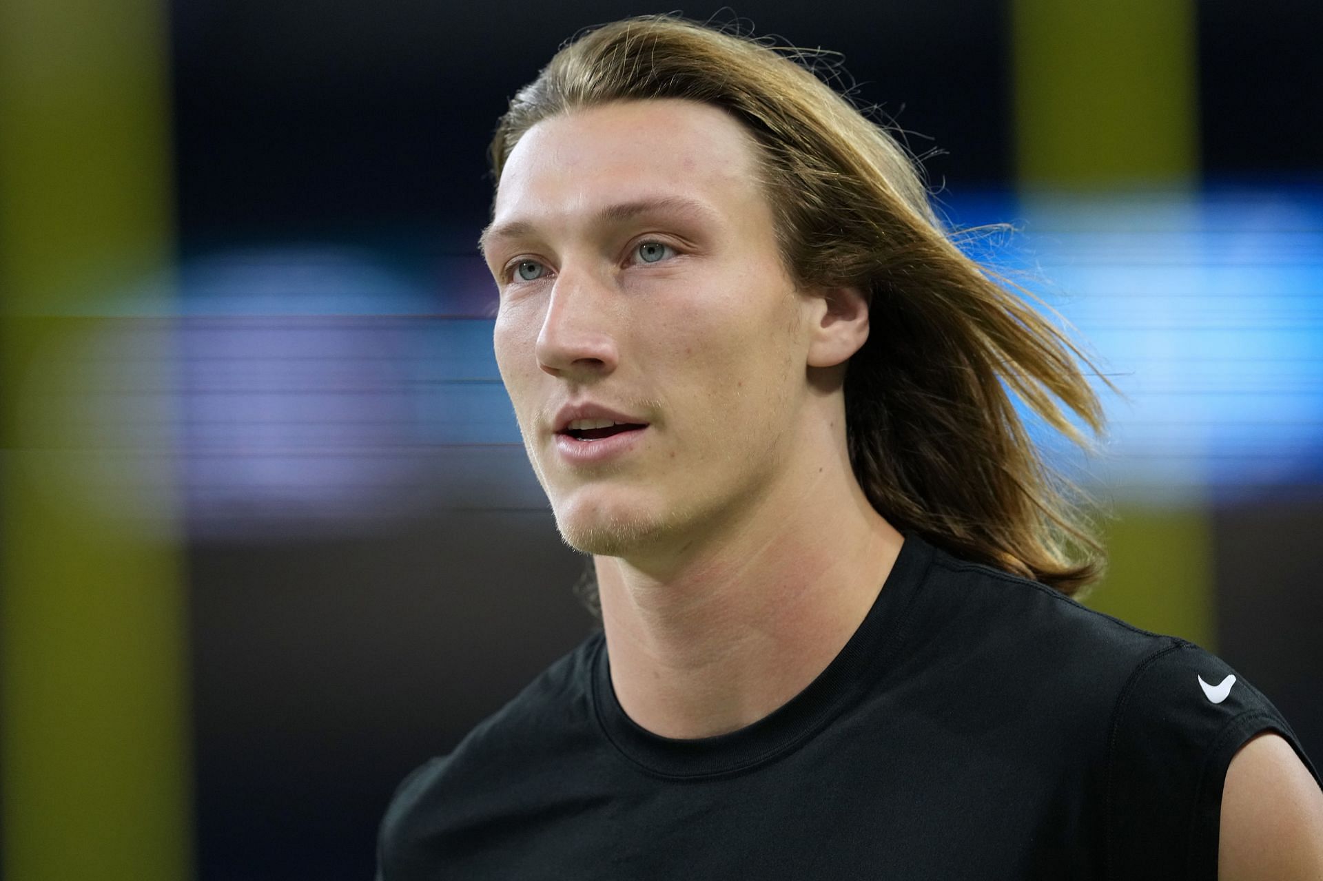 DUUUVAL strikes again! Watch this Jaguars fan in a Trevor Lawrence wig run  into the end zone