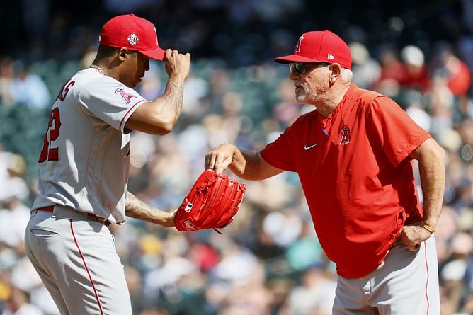 Former manager Joe Maddon thinks the manager position is heading for a drastic change with analytics and front offices: "Headphones on coaches"