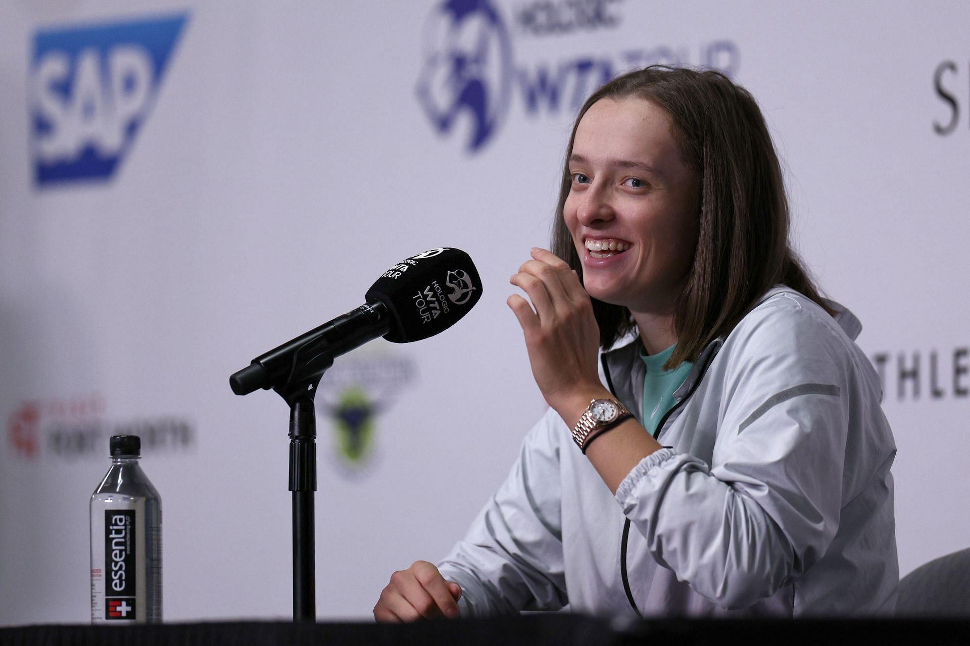 Iga Swiatek reacts during a press conference at the 2022 WTA Finals.