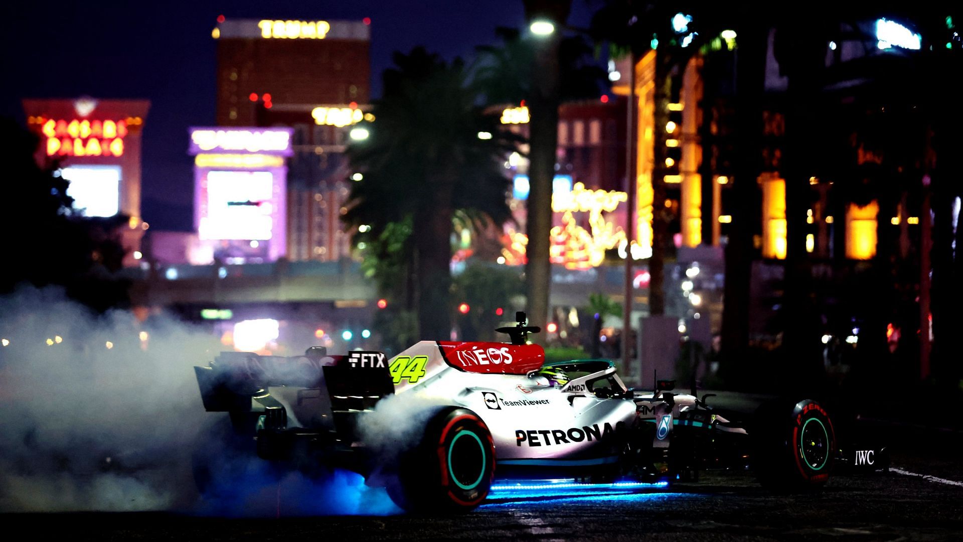 Lewis Hamilton at Las Vegas in his Mercedes W13. Image Credits: Reddit/u/Harry_Woollands
