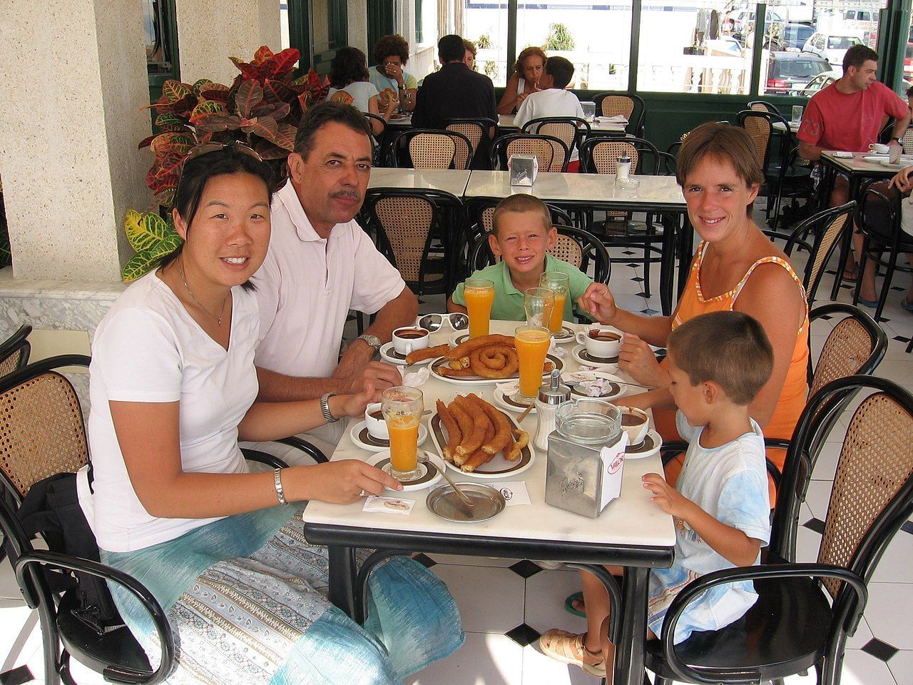 Alex de Minaur Parents