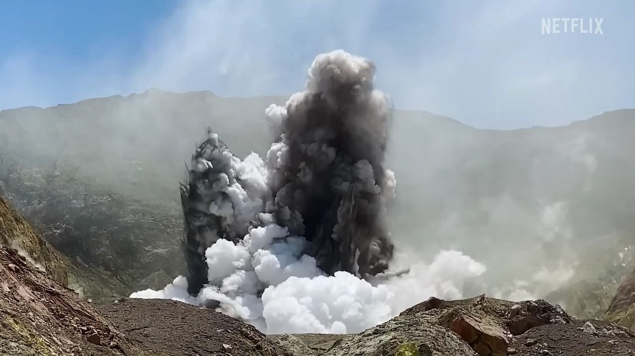 Hakone Volcano Erupts on Small Scale  Interest  Anime News Network