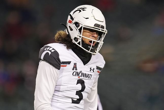 Cincinnati vs. Louisville Prediction, Odds, Lines, Picks, and Preview- December 17 | 2022 NCAA Football Bowl Season