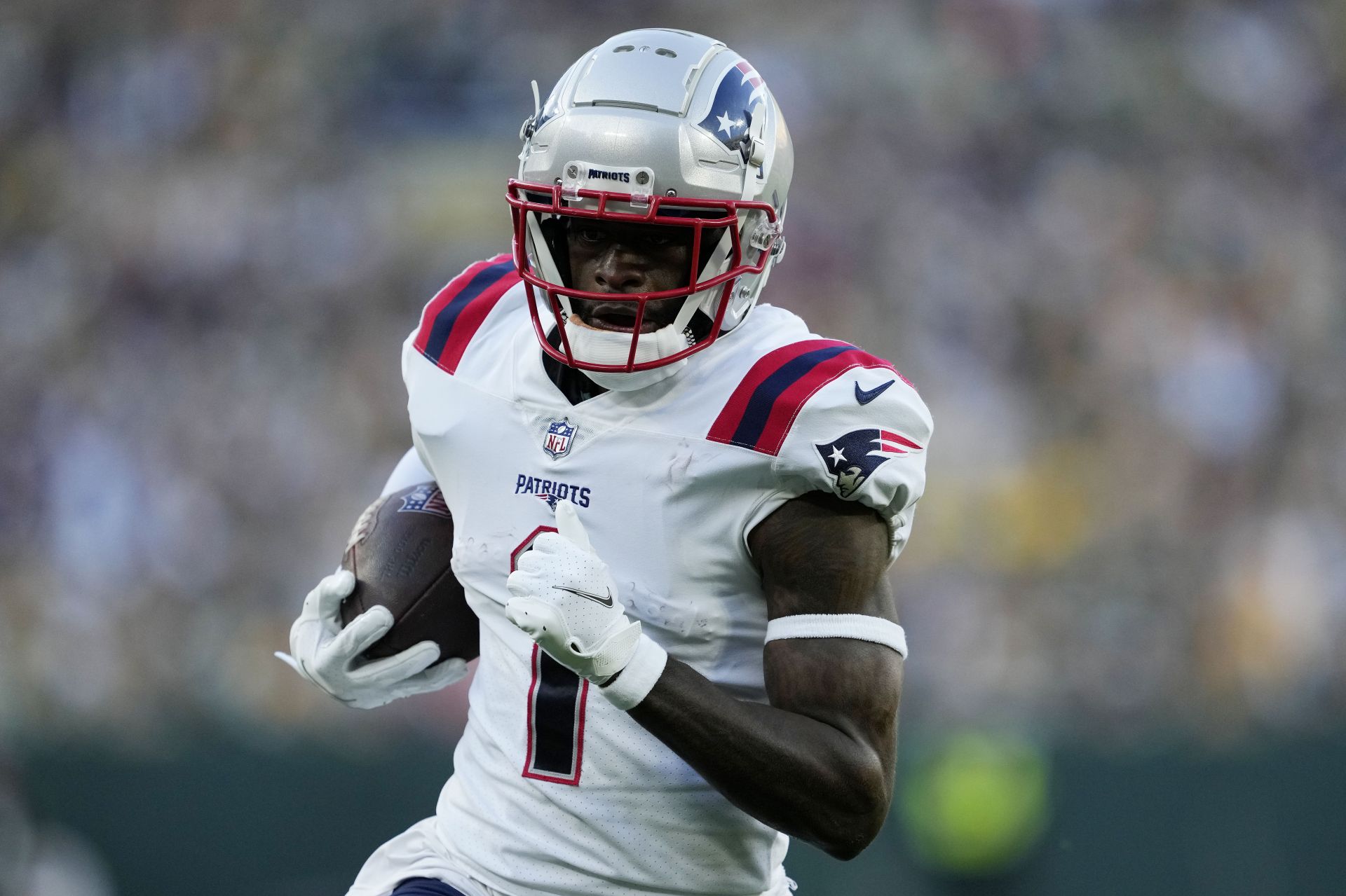 NFL, NFLPA Reviewing Handling of Patriots' DeVante Parker's Concussion vs.  Cardinals, News, Scores, Highlights, Stats, and Rumors