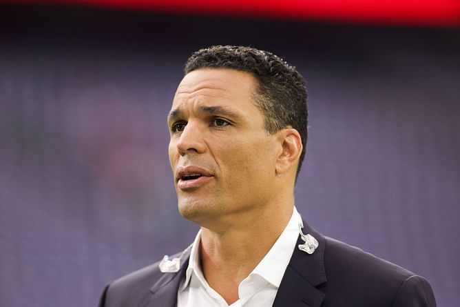 Can Tony Gonzalez stake claim to be the greatest tight end to ever play in the NFL?