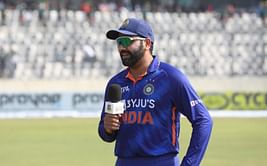 रोहित शर्मा को दूसरे वनडे के दौरान मैदान से जाना पड़ा बाहर, बड़ी वजह आई सामने