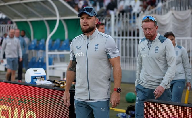 "You guys do this all the time, eh?" - Brendon McCullum unimpressed by Ashes talk during Karachi Test against Pakistan