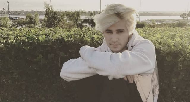 How much does XQC make in a year?