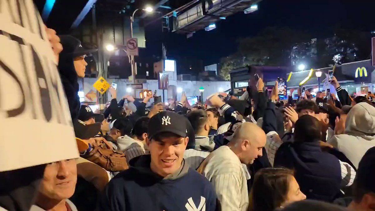 Yankees Astros ALCS fans we want Houston chants trolled