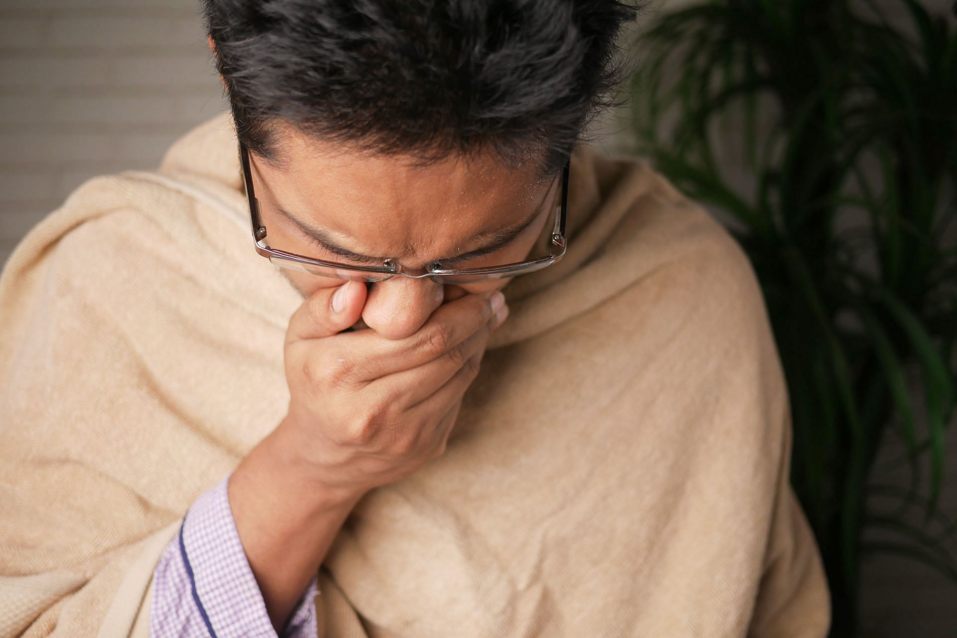 A stuffy nose is annoying and often interferes with daily activities.  (Image via Pexels/Towfiqu Barbhuiya)
