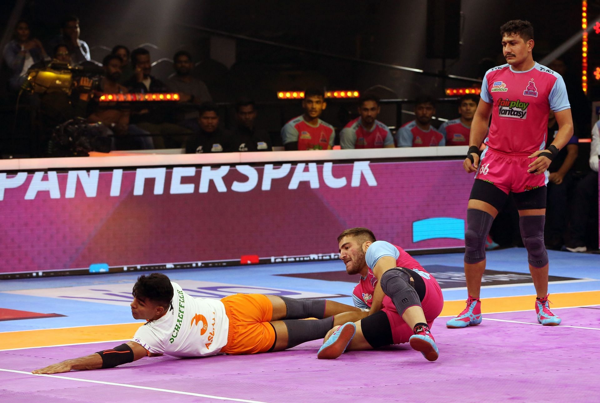 Jaipur Pink Panthers and Puneri Paltan could directly qualify for the semifinals (Image: PKL)