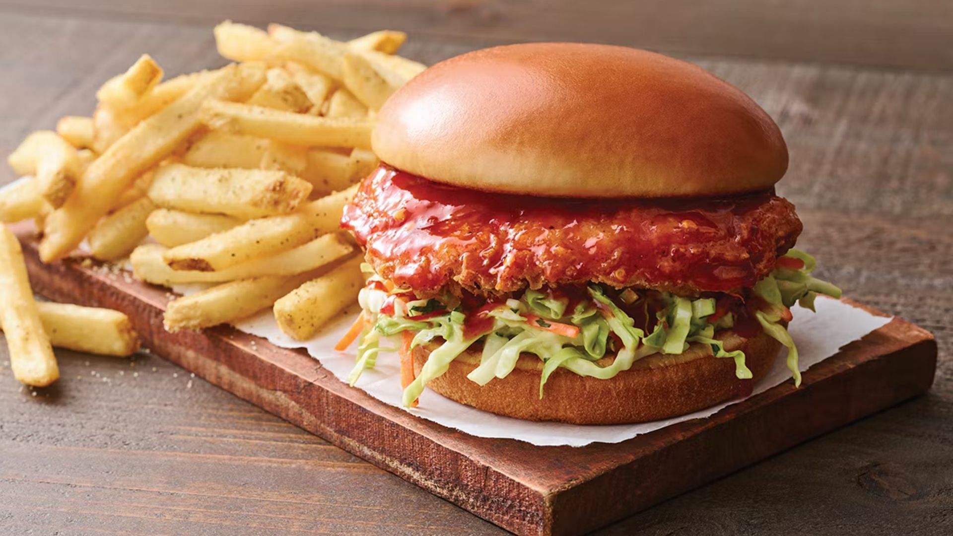 New Sweet &amp; Spicy Crispy Chicken Sandwich with a free side of fries (Image via Applebee&#039;s)