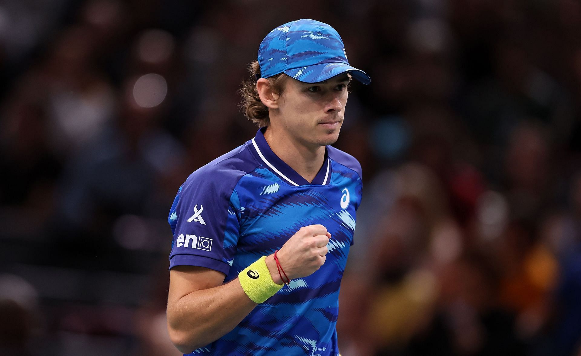 Alex De Minaur celebra un punto en el Rolex Paris Masters