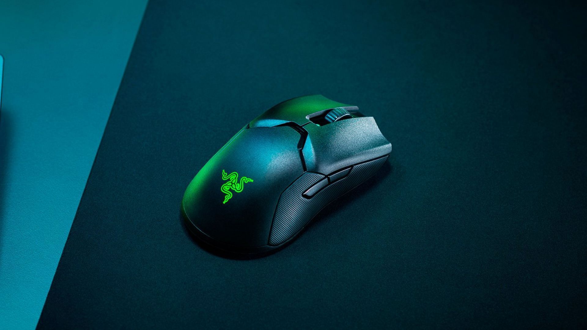 The Razer Viper Ultimate mouse (Image via Razer)