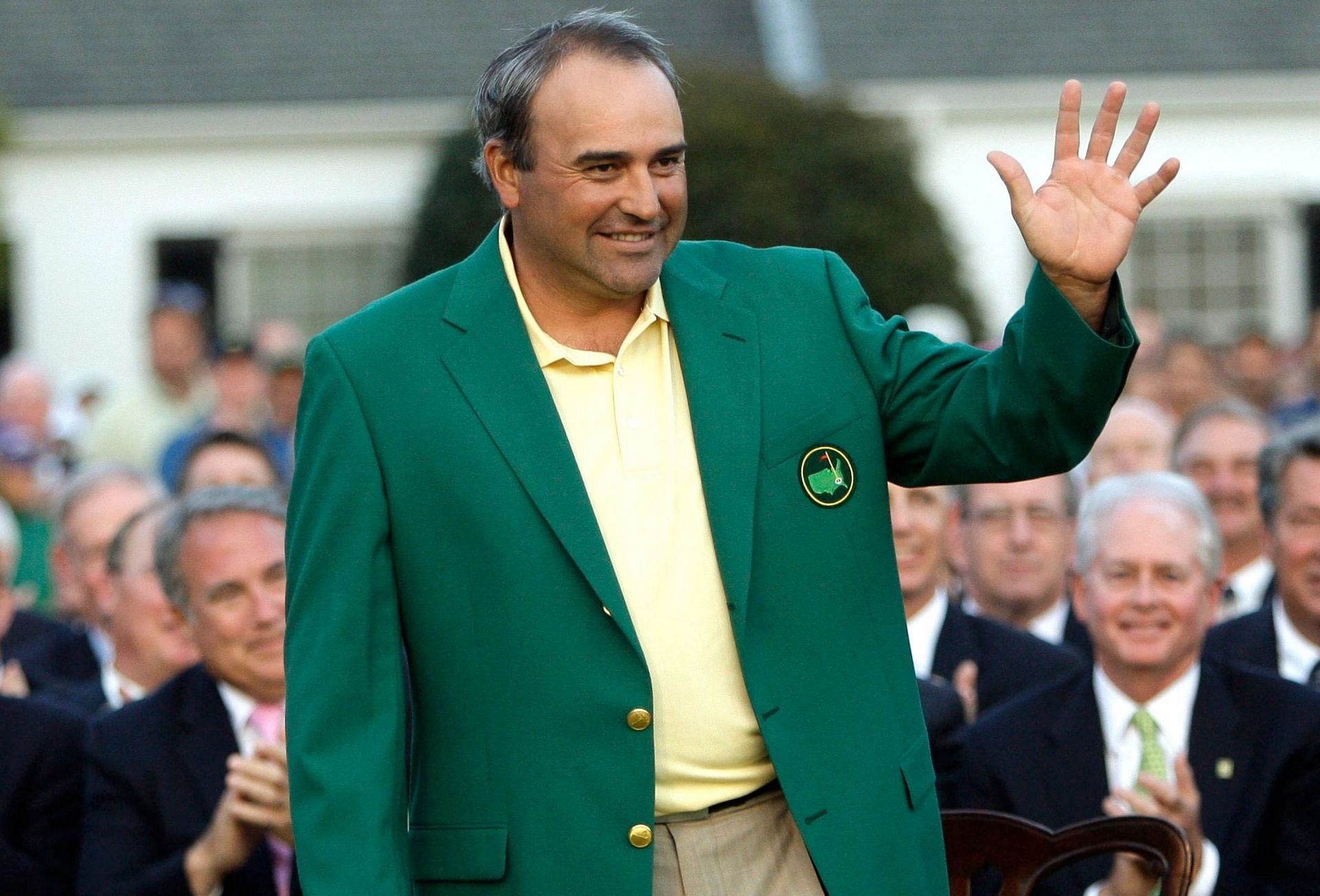 Angel Cabrera waving after his 2009 Masters win