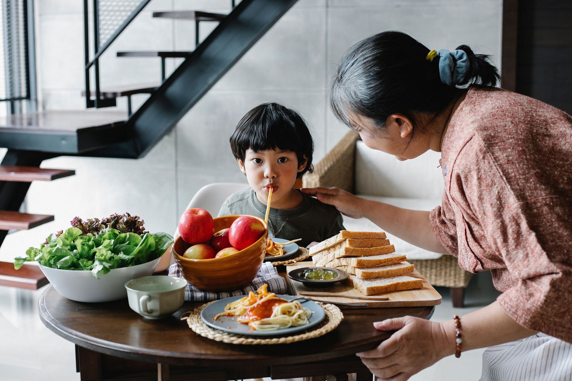 Children in restaurants