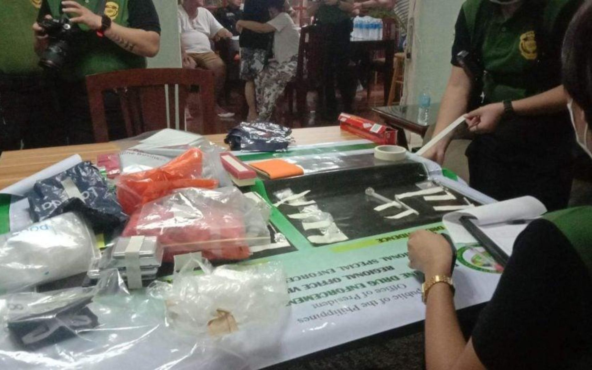 Photo of Philippine Drug Enforcement Agency raiding Slotty Avila