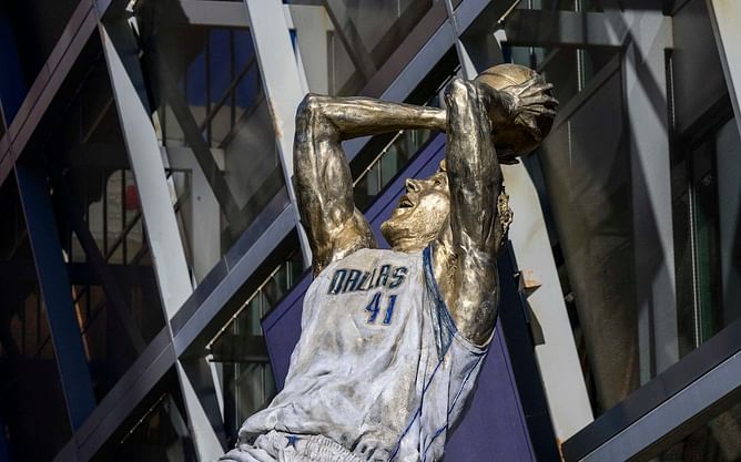 NBA News Today: Dallas Mavericks unveil Dirk Nowitzki statue, LeBron James makes Christmas day history, and more