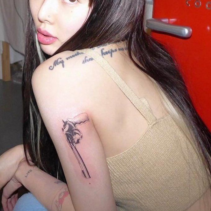 Dawn Hyunas boyfriend showed off new tattoo and impressive abs in his  new update