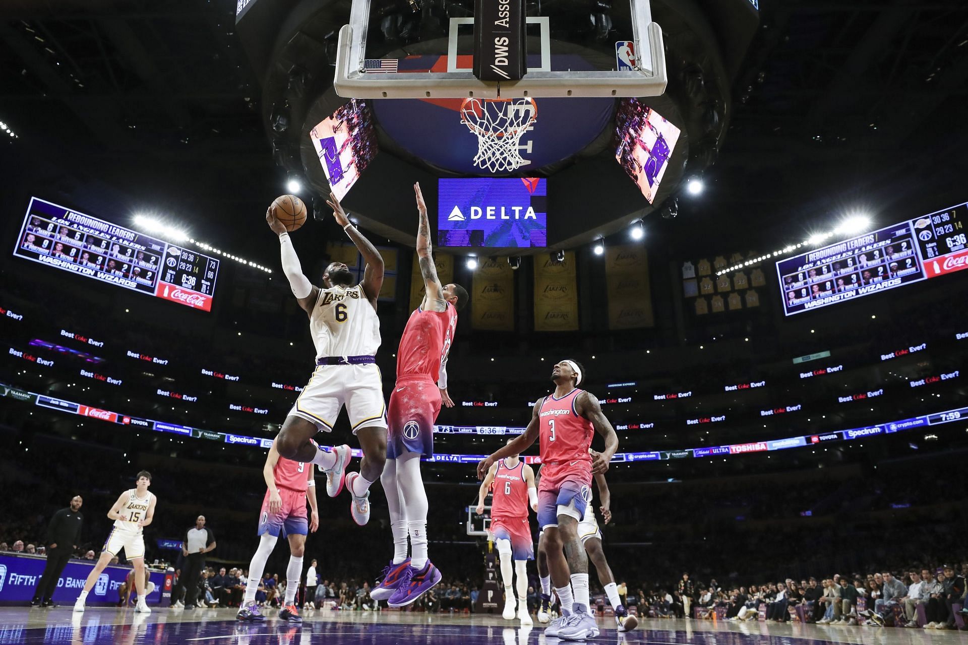 Washington Wizards v Los Angeles Lakers