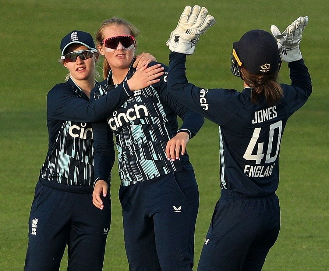 इंग्लैंड महिला टीम ने एक बड़ी जीत हासिल की