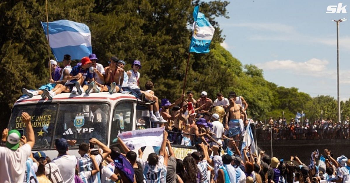 WATCH: Argentina fan jumps into team bus as 2022 FIFA World Cup champions parade trophy in Buenos Aires