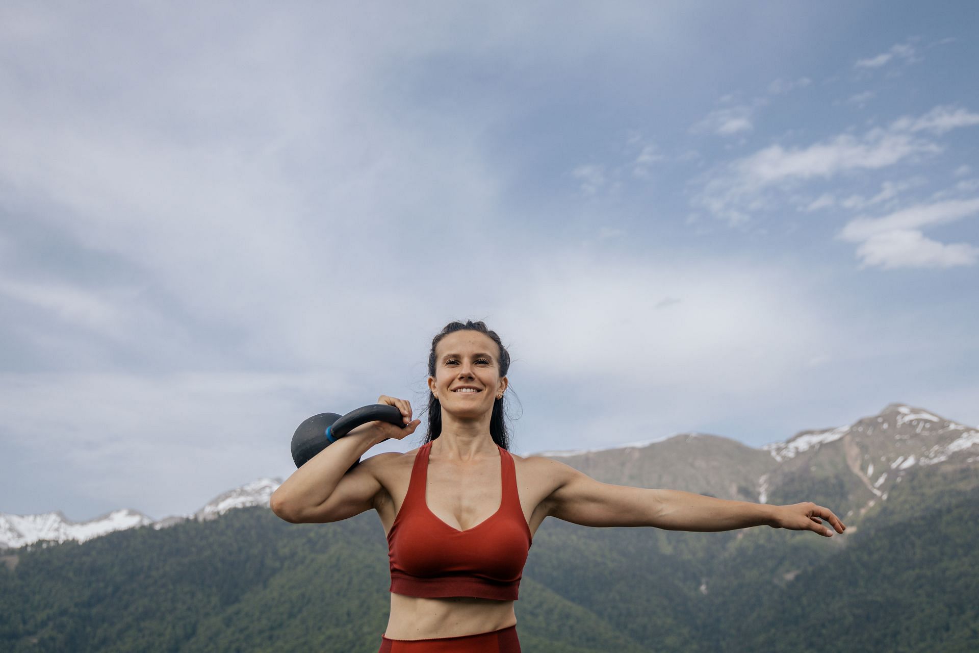 Kettlebell rack squat (Image via Pexels/Anastasia Piacquadio)