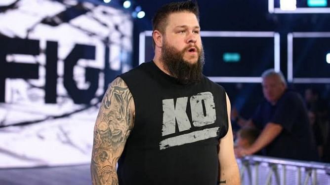 WWE के पूर्व यूनिवर्सल चैंपियन की उनके बेटे के साथ तस्वीर आई सामने, देखकर होगी हैरानी