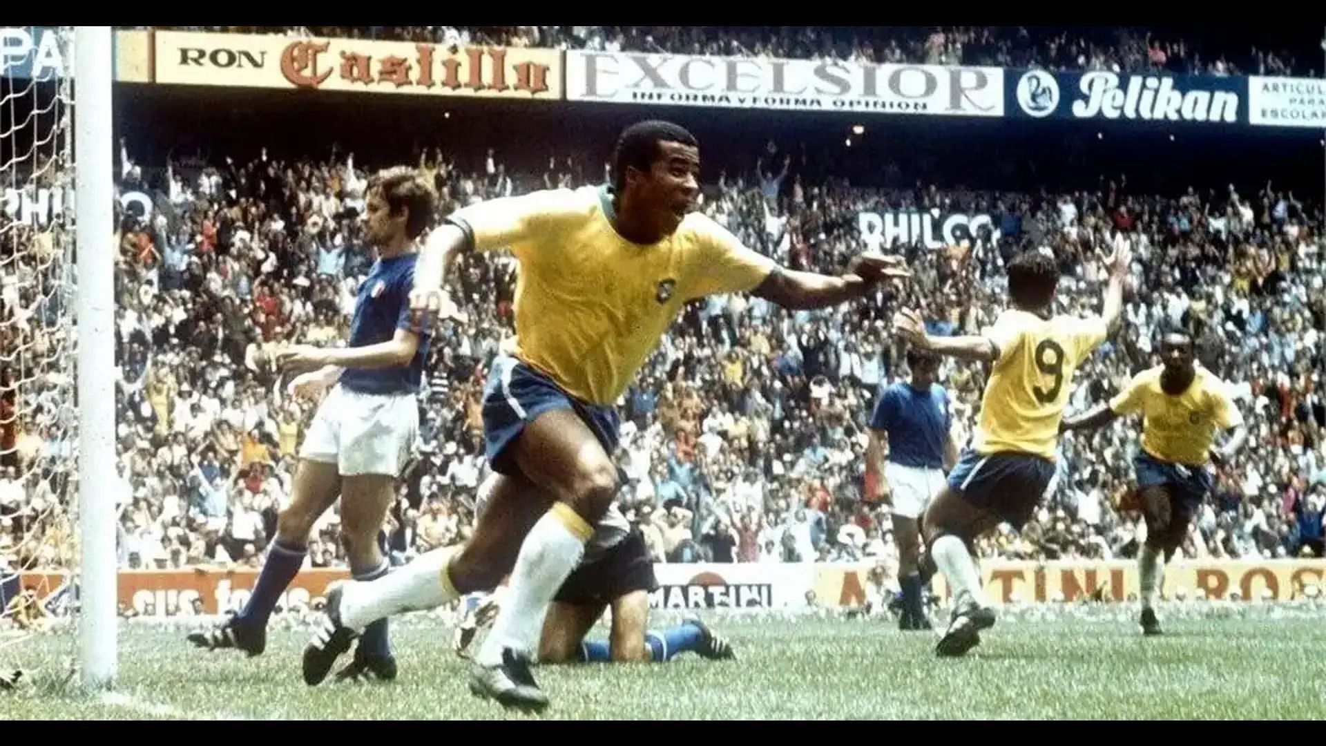 Jairzinho in action for Brazil | via: History of Soccer
