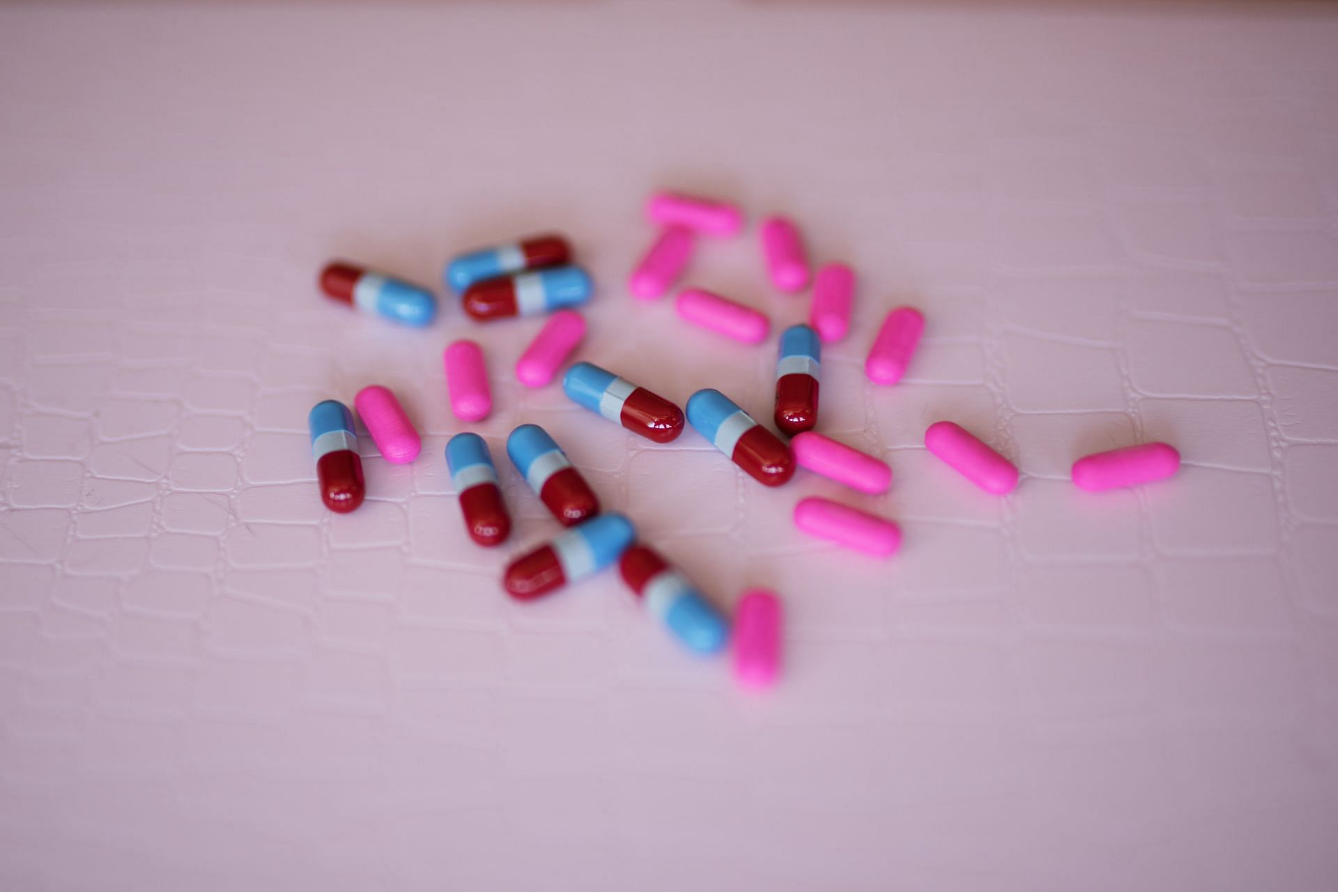 Aspirin has side effects that you should be aware of for your health. (Image via Unsplash/Thought Catalog)