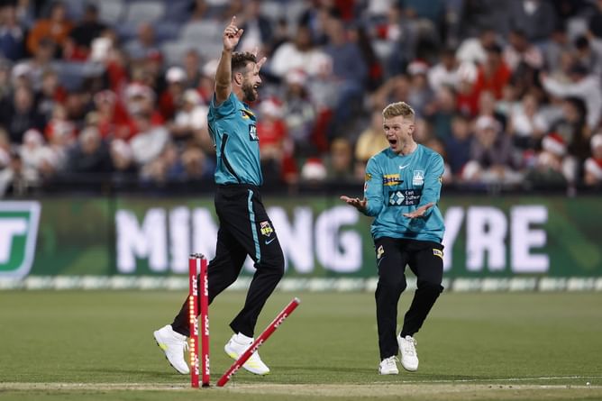 Watch: Michael Neser claims first hat-trick of BBL 12