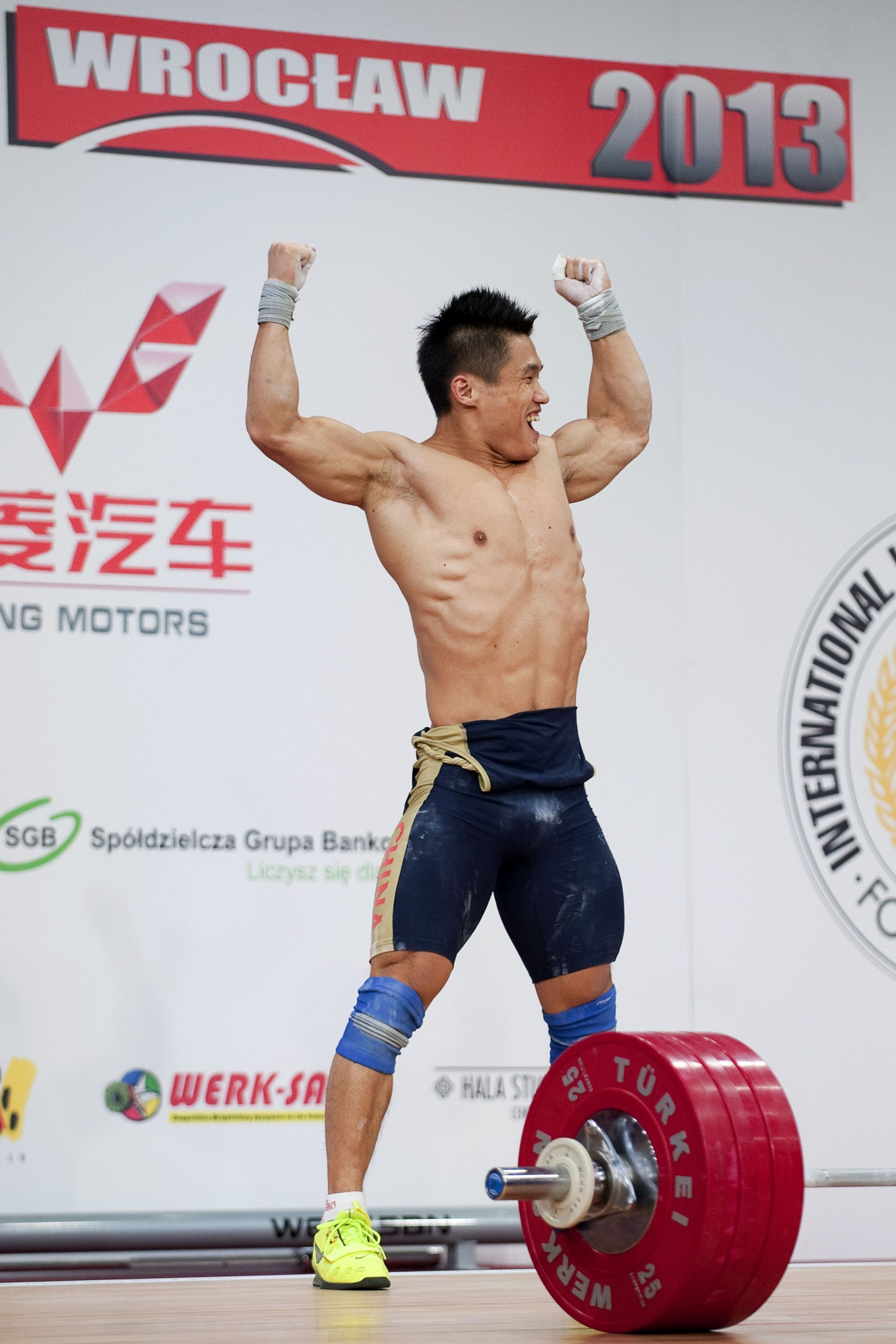 At 37, Lyu Xiaojun becomes oldest Olympic weightlifting champion