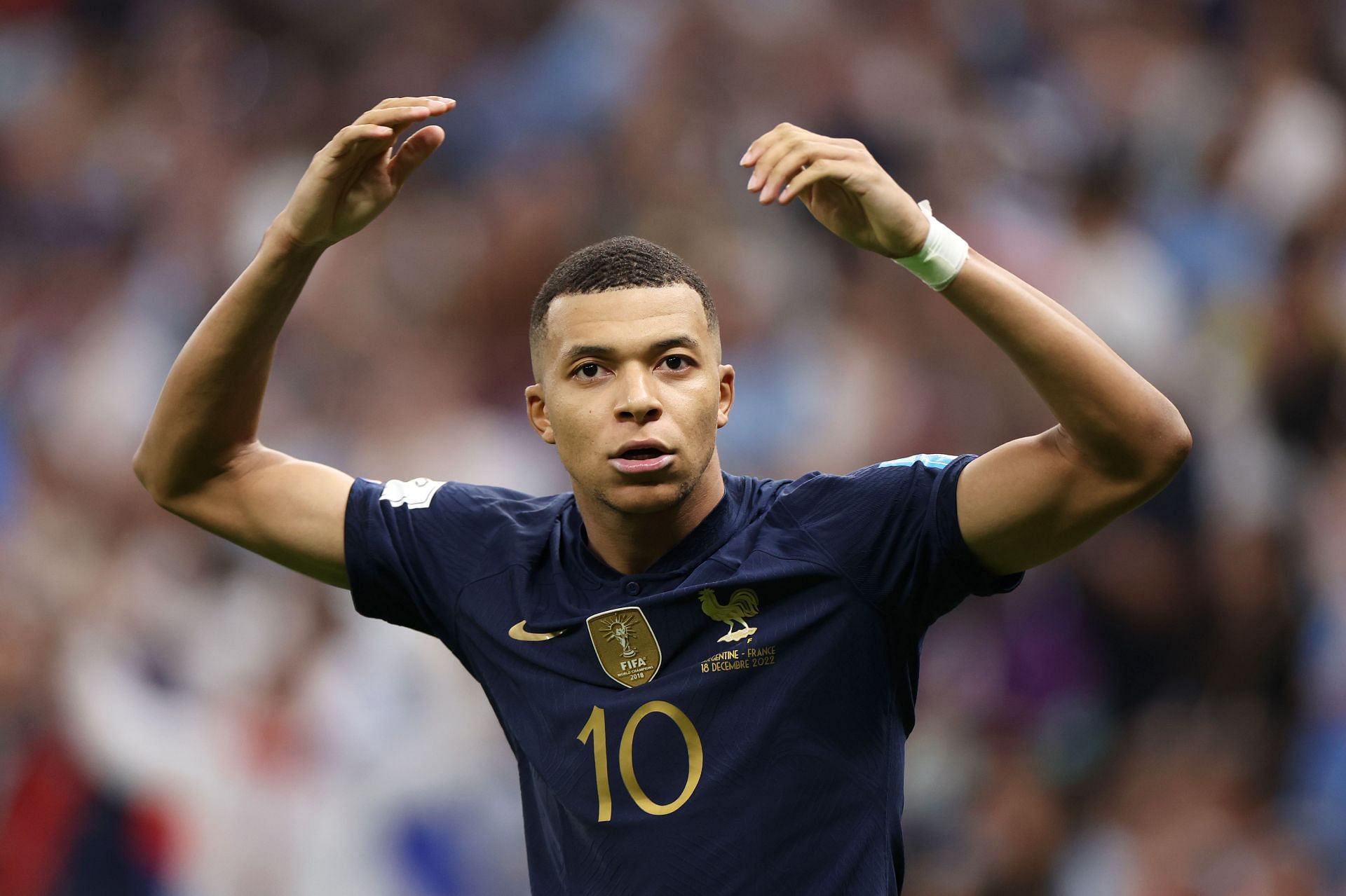 Rooney suggests that Mbappe should head to Real Madrid.